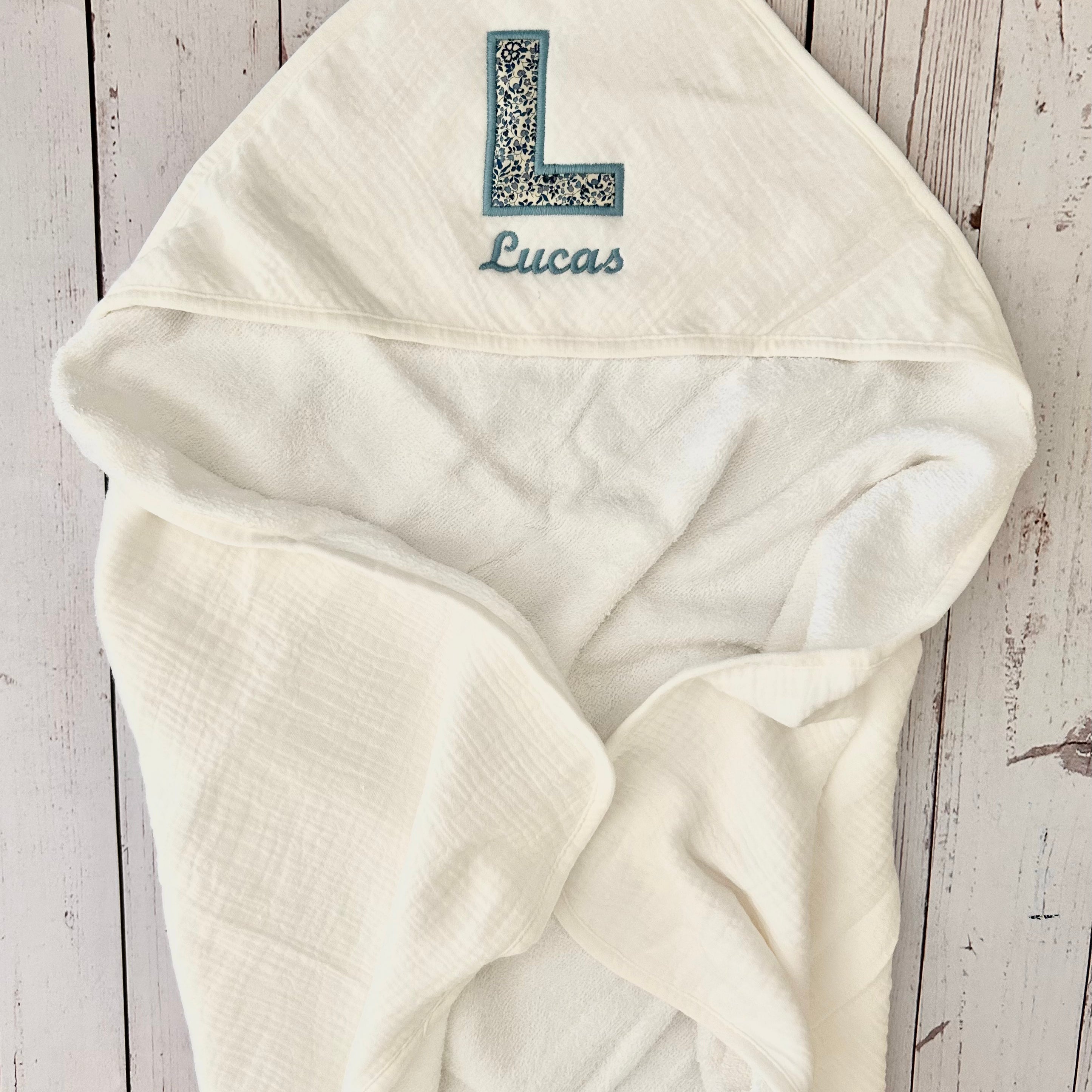 håndklæde med hætte, baby håndklæde, personliggave, gave til baby, dåbsgave, liverty baby tøj, liberty baby, liberty stofhåndklæde med hætte, baby håndklæde, personliggave, gave til baby, dåbsgave, liverty baby tøj, liberty baby, liberty stof