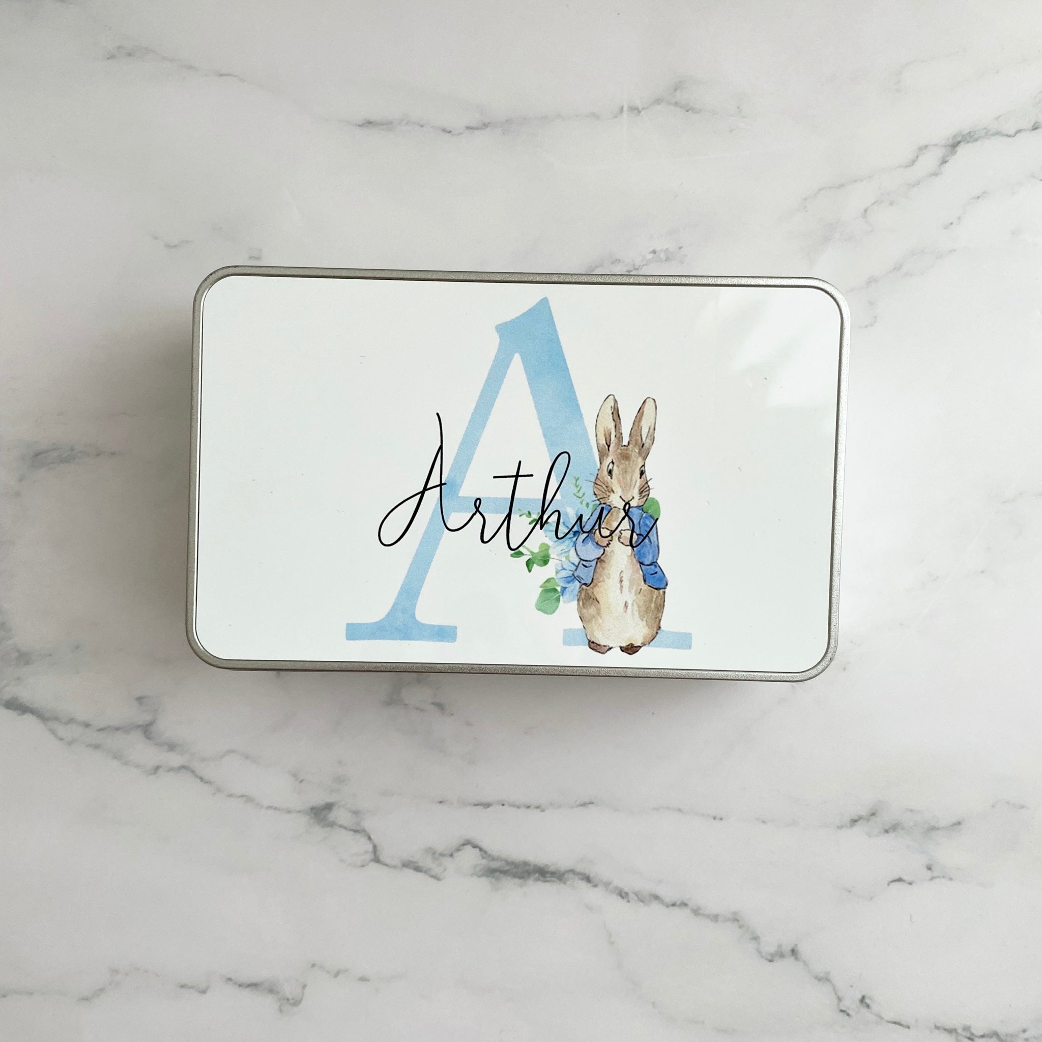 madkasse med navn, madkasse børn, madkasse til børn, madkasse metal, metal madkasse , peter kanin madkasse, metal boks med navn, boks med navn