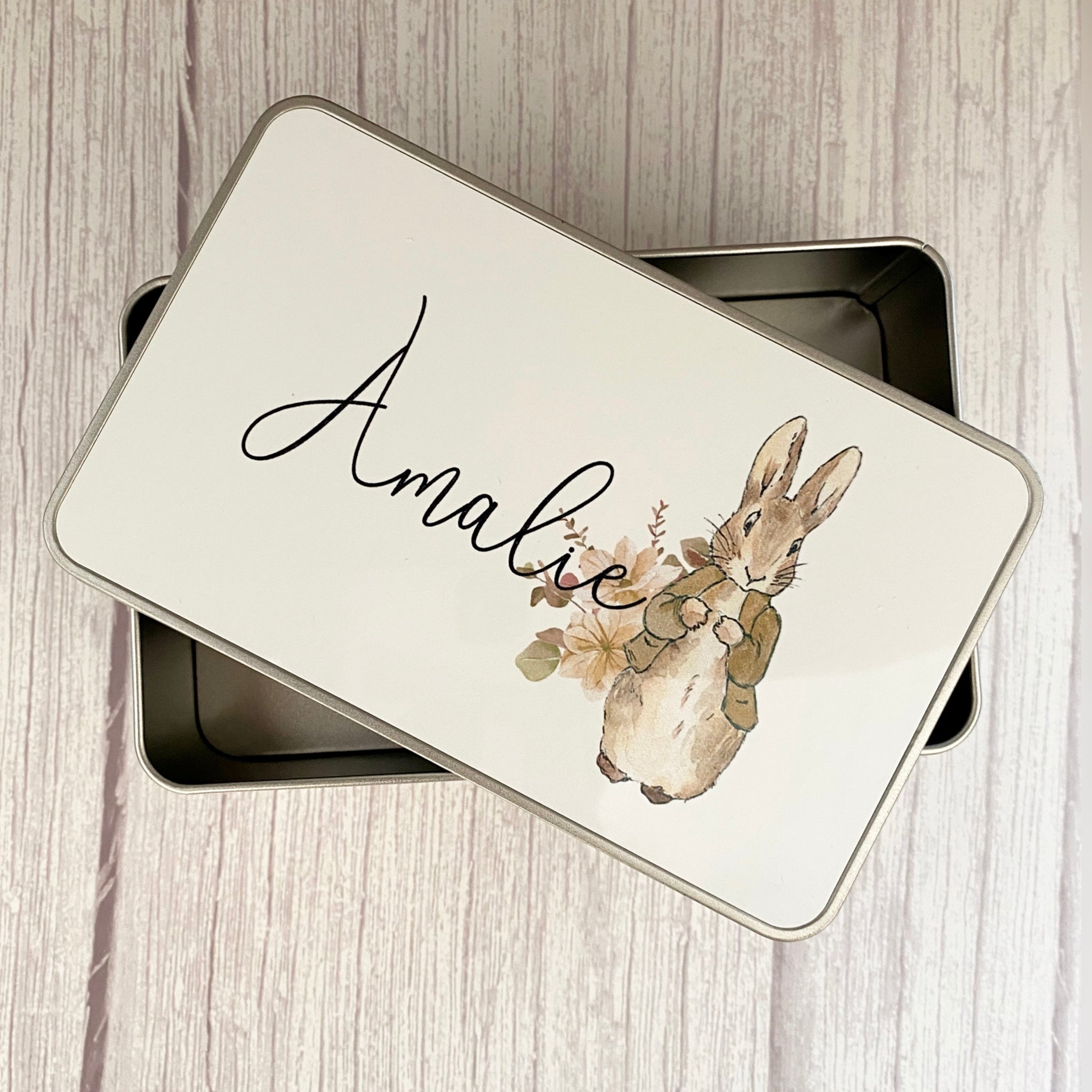 madkasse med navn, madkasse børn, madkasse til børn, madkasse metal, metal madkasse , peter kanin madkasse, metal boks med navn, boks med navn, my little nordic