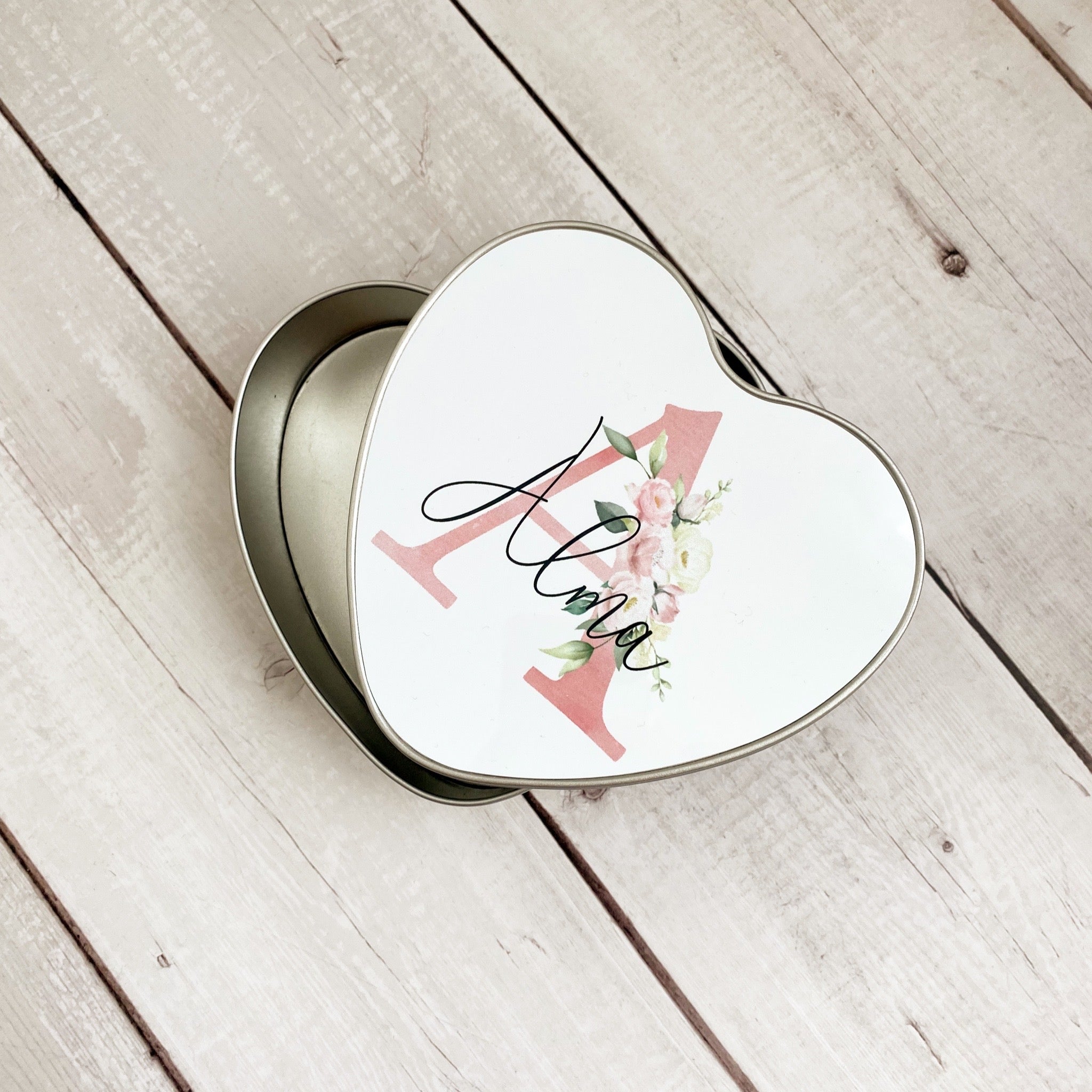 madkasse med navn, madkasse børn, madboks børn, madboks med navn, personlig madboks, madkasse til børn, madkasse metal, metal madkasse , peter kanin madkasse, metal boks med navn, boks med navn, personlig madkasse, madboks med navn, personlig madboks, my little nordic