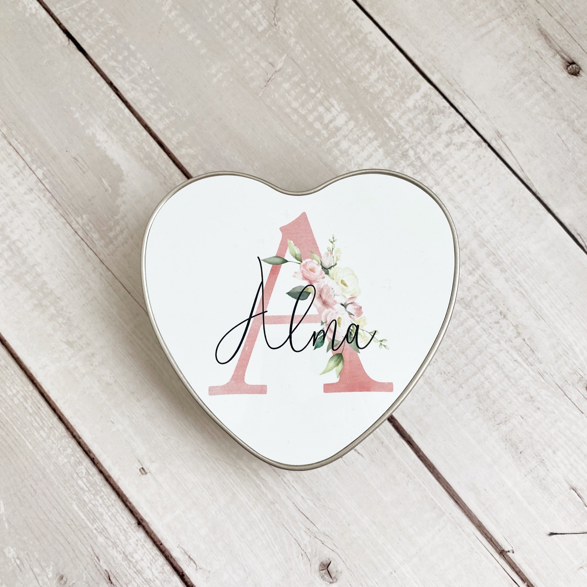 madkasse med navn, madkasse børn, madboks børn, madboks med navn, personlig madboks, madkasse til børn, madkasse metal, metal madkasse , peter kanin madkasse, metal boks med navn, boks med navn, personlig madkasse, madboks med navn, personlig madboks